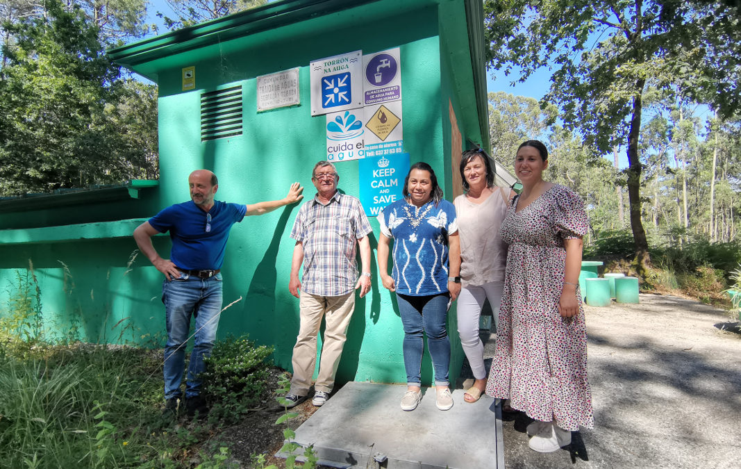 La activista salvadoreña Laura Herrera defendió la gestión feminista del agua en su gira por Galicia